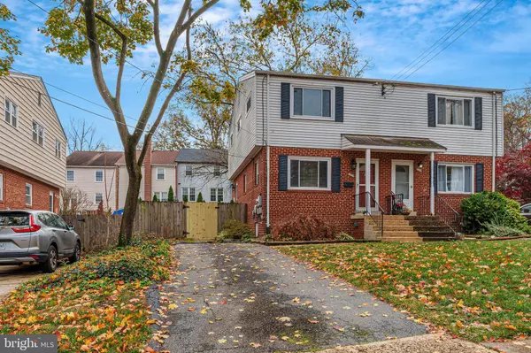 5853 MOUNT VERNON DR, Alexandria, VA 22303