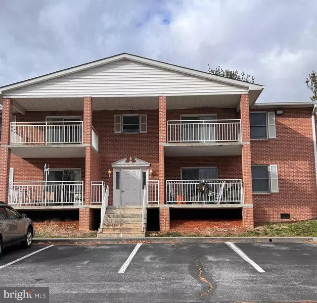 5301 BERKSHIRE CT #8, Stephens City, VA 22655