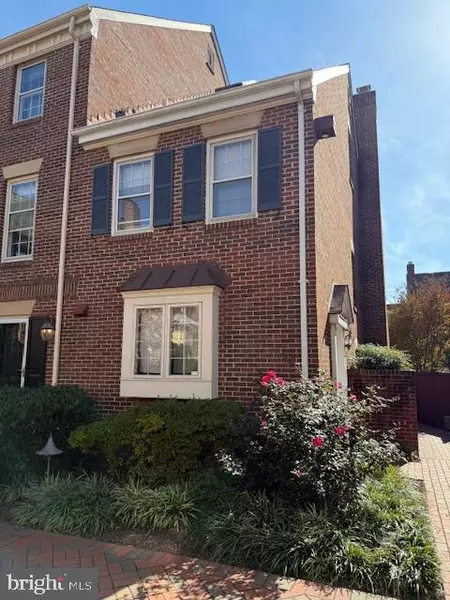 1112 W. ABINGDON DR, Alexandria, VA 22314