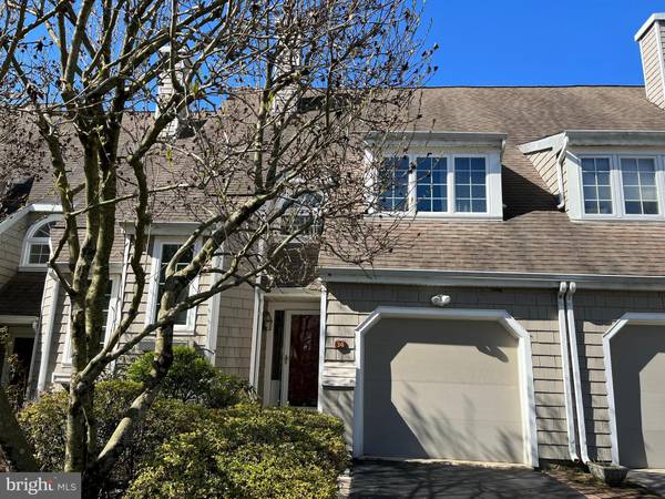 34 NEWPORT DR, Chesterbrook, PA 19087