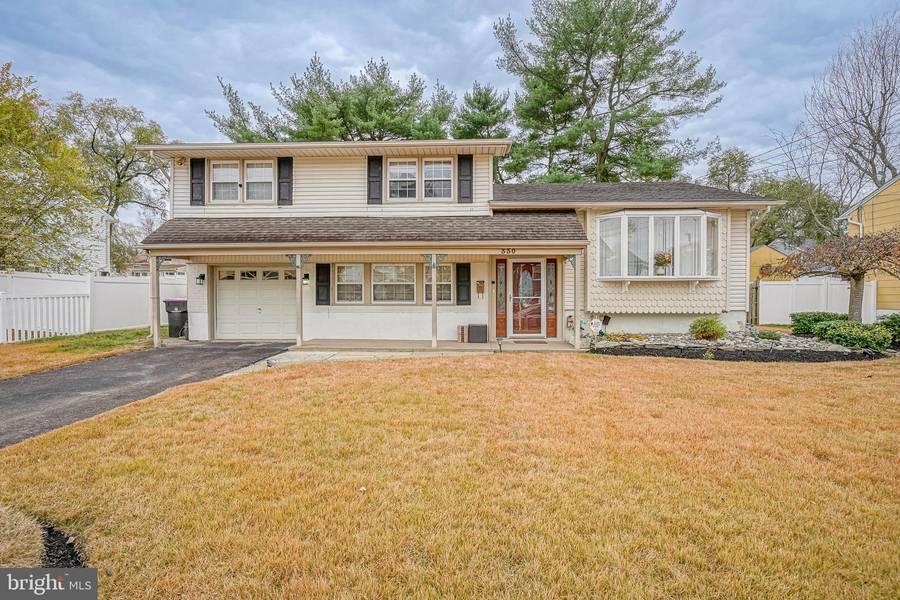 330 FAIRMOUNT AVE, Blackwood, NJ 08012