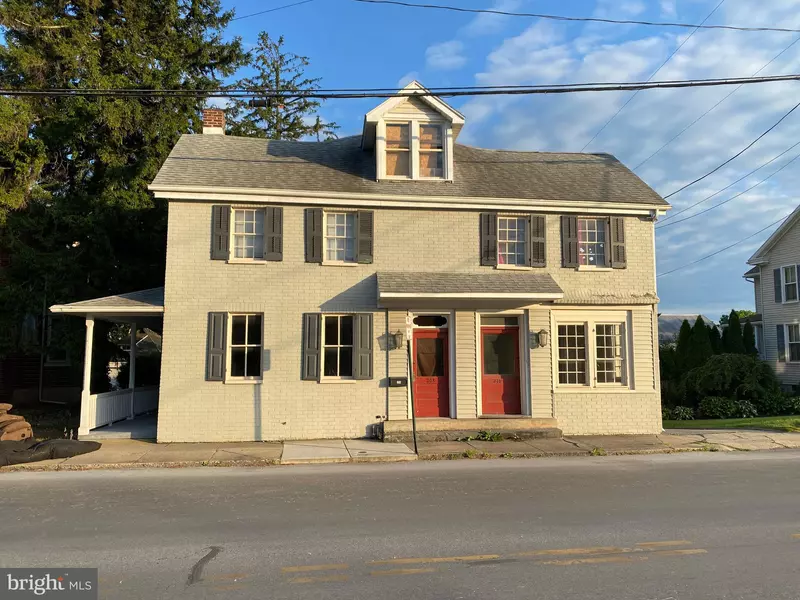 208 W MAIN ST, Strasburg, PA 17579