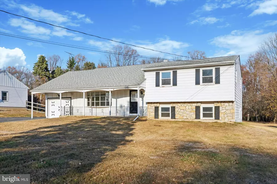 4111 OLIVER LN, Upper Chichester, PA 19061