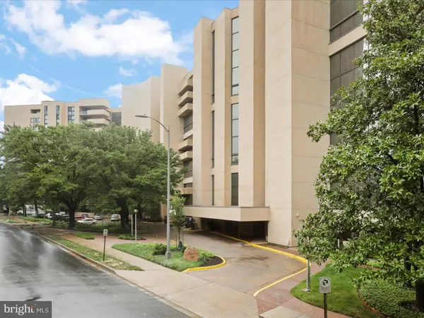 1101 S ARLINGTON RIDGE RD #104, Arlington, VA 22202