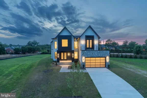 Vienna, VA 22180,104 MASHIE CT SE