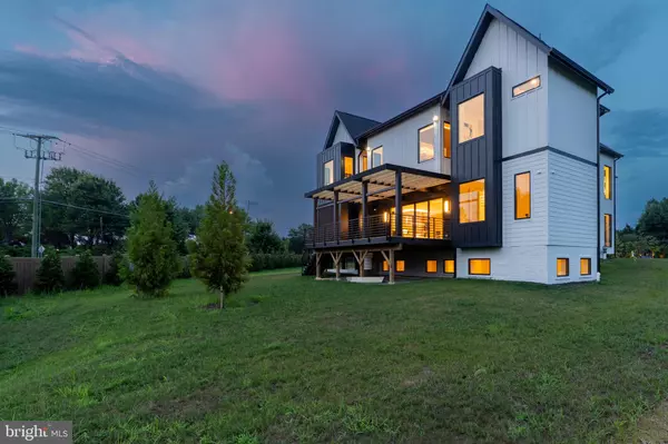 Vienna, VA 22180,104 MASHIE CT SE