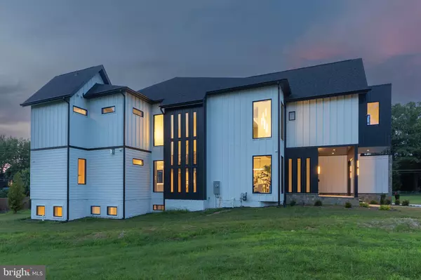 Vienna, VA 22180,104 MASHIE CT SE