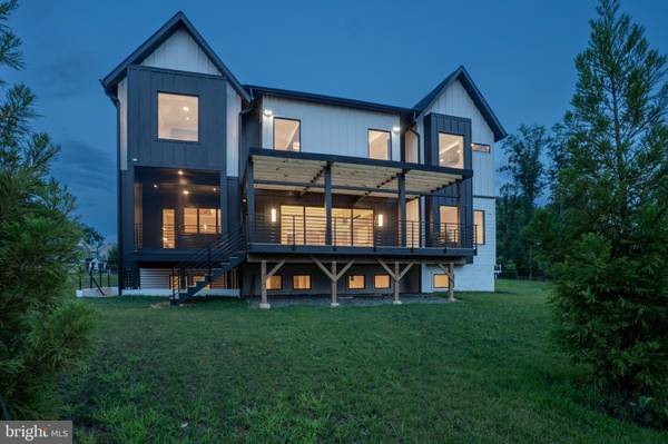 Vienna, VA 22180,104 MASHIE CT SE