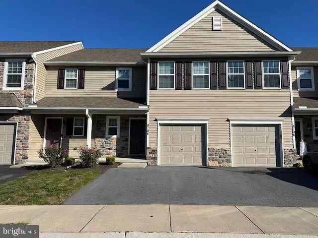 8104 LENKER, Harrisburg, PA 17112