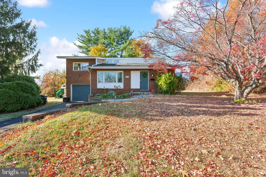 633 LAUNFALL RD, Plymouth Meeting, PA 19462