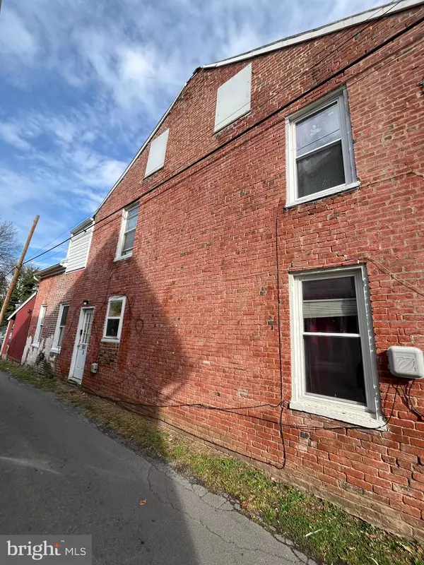 Chambersburg, PA 17201,691-693 BROAD ST