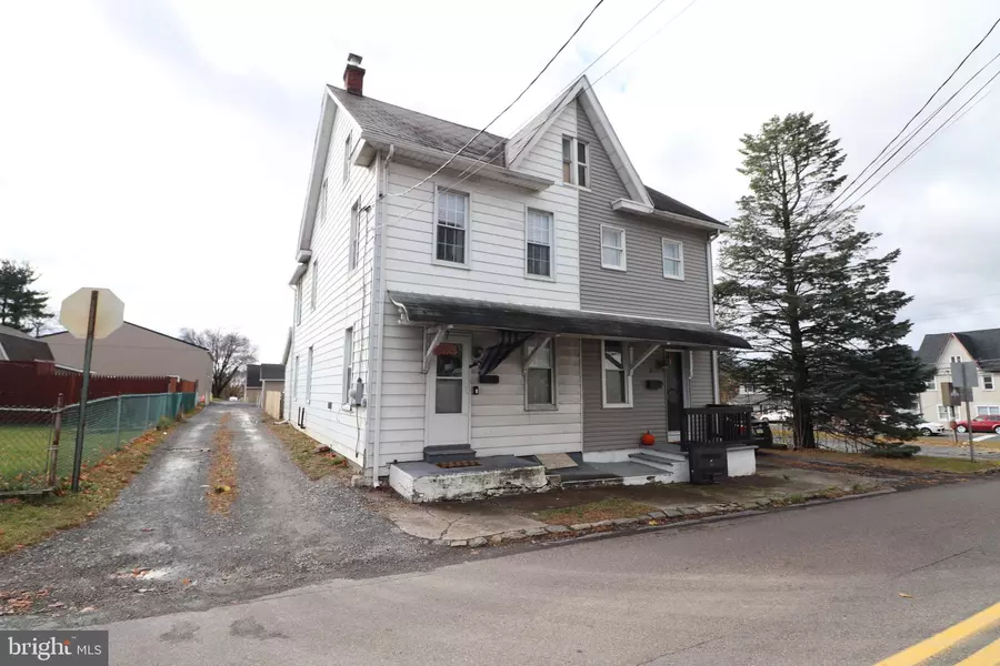 17 E 3RD ST, Wind Gap, PA 18091