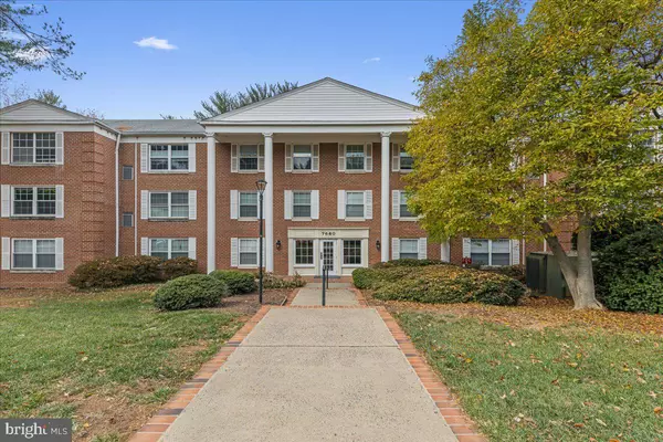 7680 TREMAYNE #210, Mclean, VA 22102