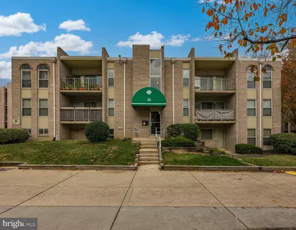 13 CANTERBURY SQ #102,  Alexandria,  VA 22304