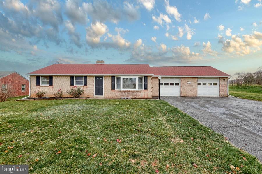 8144 ORCHARD RD, Thomasville, PA 17364