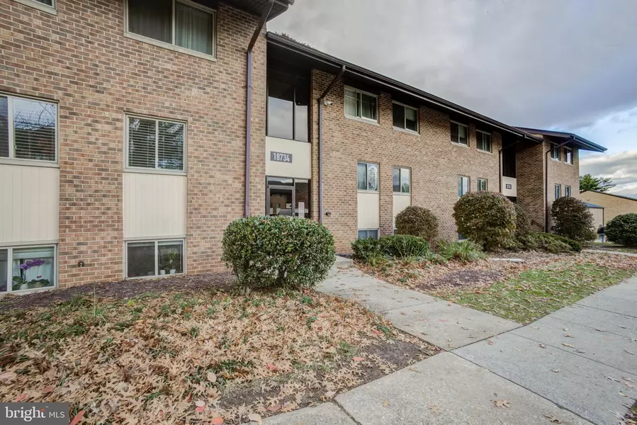 18734 WALKERS CHOICE RD #3, Gaithersburg, MD 20886