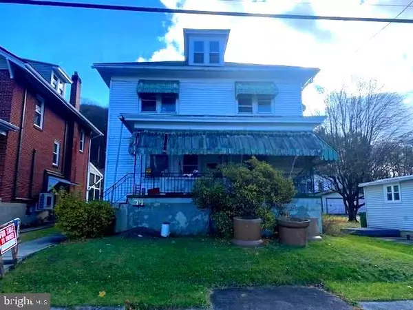 74 E LINE ST, Tremont, PA 17981