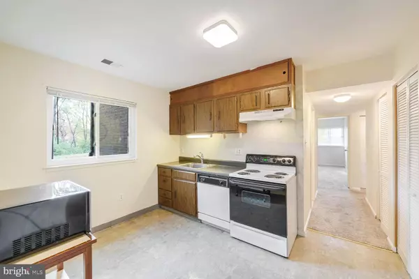 Fairfax, VA 22031,9800 KINGSBRIDGE DR #2