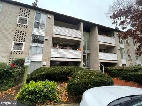 Alexandria, VA 22312,5616 BLOOMFIELD DR #204