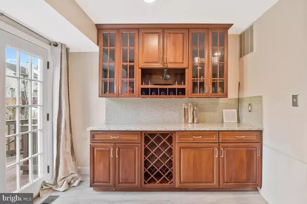 9233 KRISTY DR Manassas Park, VA 20111