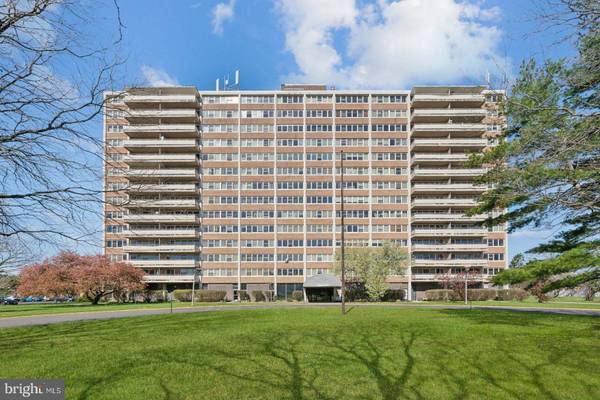 712 BARCLAY TOWERS, Cherry Hill, NJ 08034