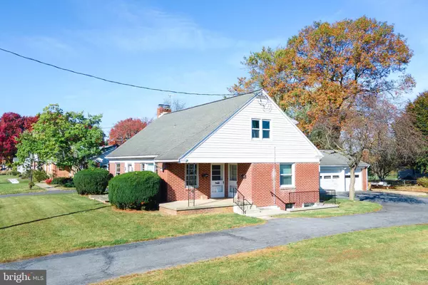 269 E MAIN ST, Leola, PA 17540