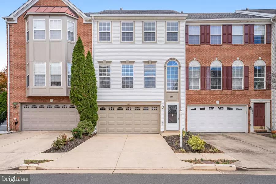 6631 HUNTER CREEK LN, Alexandria, VA 22315