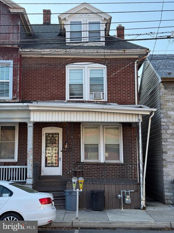 11 S 10TH ST, Lebanon, PA 17042