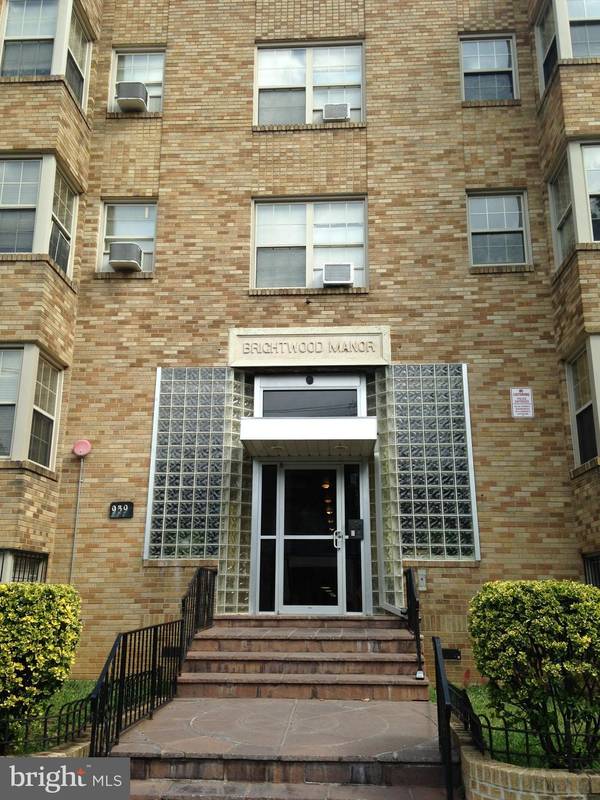 939 LONGFELLOW ST NW #2, Washington, DC 20011