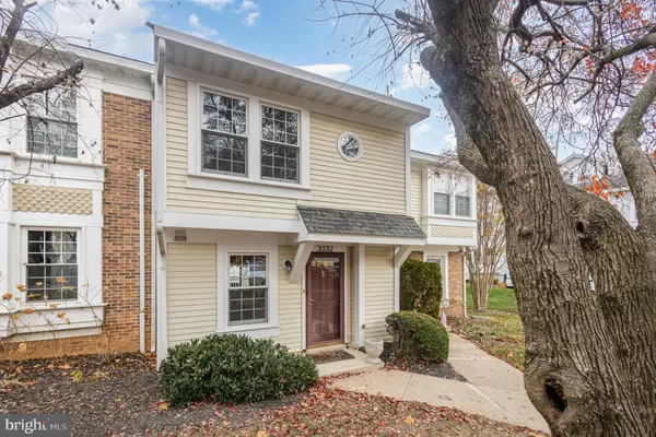 Falls Church, VA 22041,3332 LAKESIDE VIEW DR #4-7