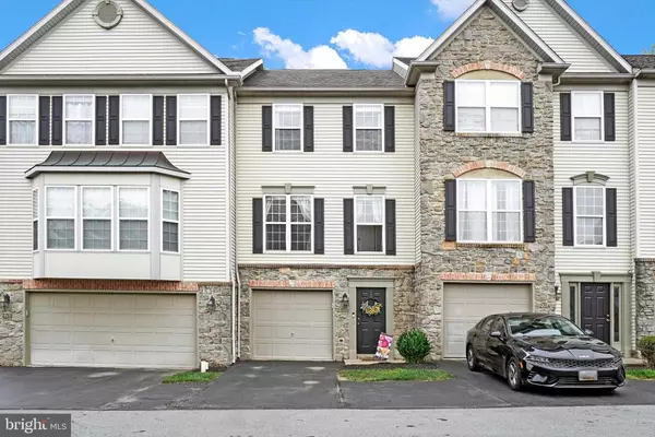 2766 HUNTERS CREST DR #2, York, PA 17402