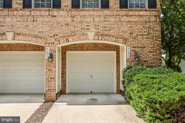 Fairfax, VA 22033,4699 RED ADMIRAL WAY #143