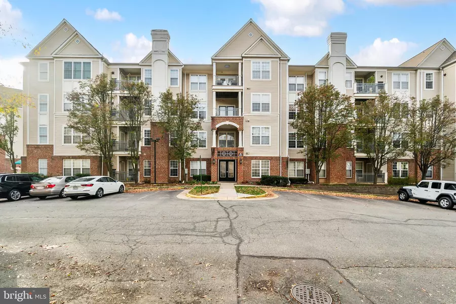 3015 NICOSH CIR #2102, Falls Church, VA 22042