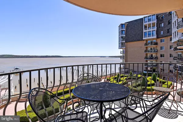 1250 S WASHINGTON ST S #201, Alexandria, VA 22314