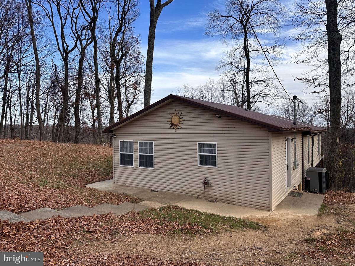 Hedgesville, WV 25427,384 TRAPPER RIDGE LN