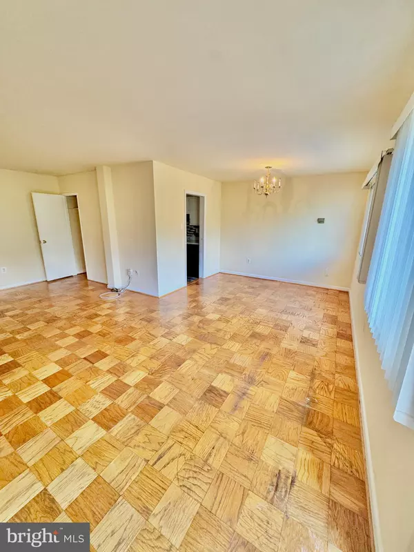 Arlington, VA 22204,1830 COLUMBIA PIKE #115