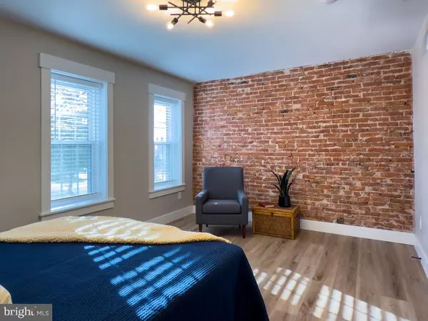 Columbia, PA 17512,521 LOCUST ST