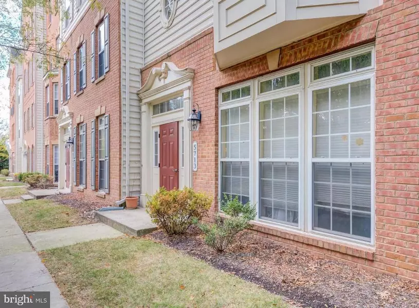 5713 CALLCOTT WAY #B, Alexandria, VA 22312