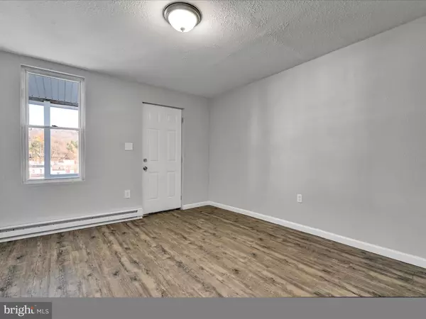 Ashland, PA 17921,1506 W WALNUT ST