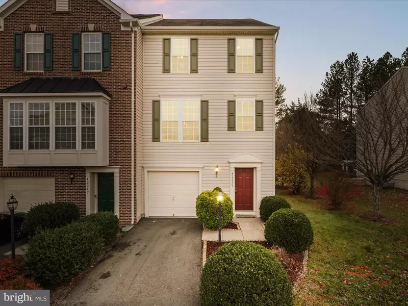 42245 ST HUBERTS PL, Chantilly, VA 20152