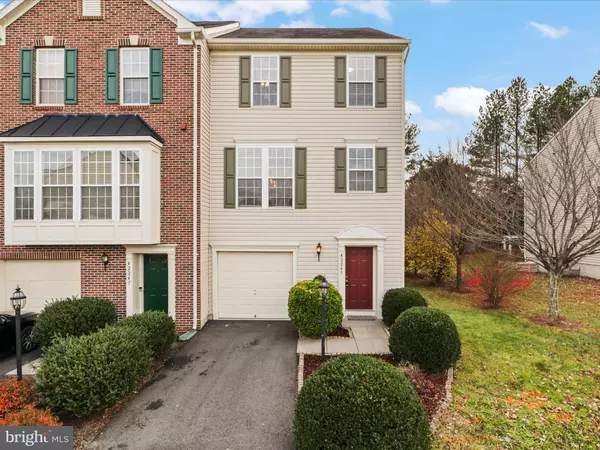 Chantilly, VA 20152,42245 ST HUBERTS PL