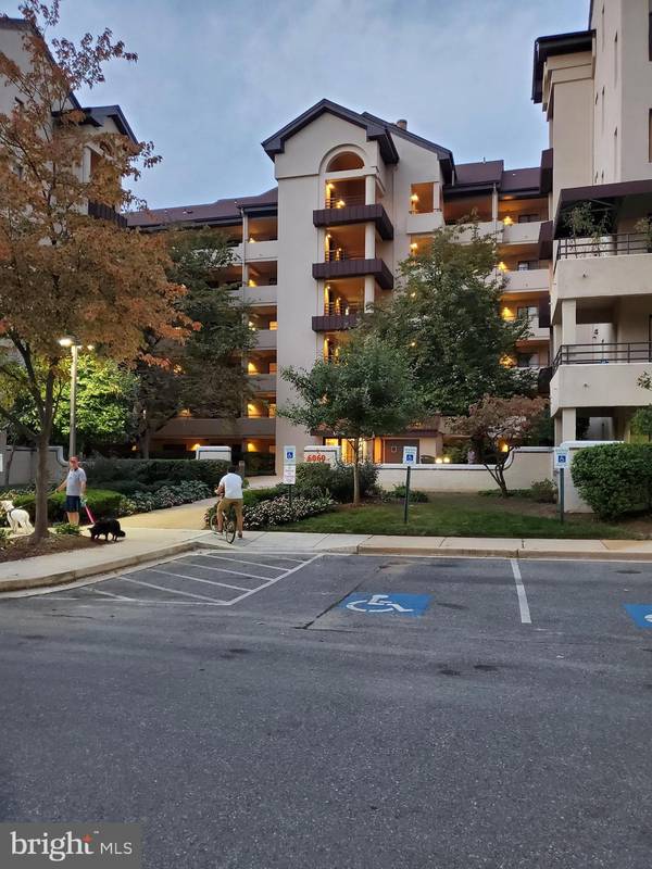 6060 CALIFORNIA CIR #209, Rockville, MD 20852