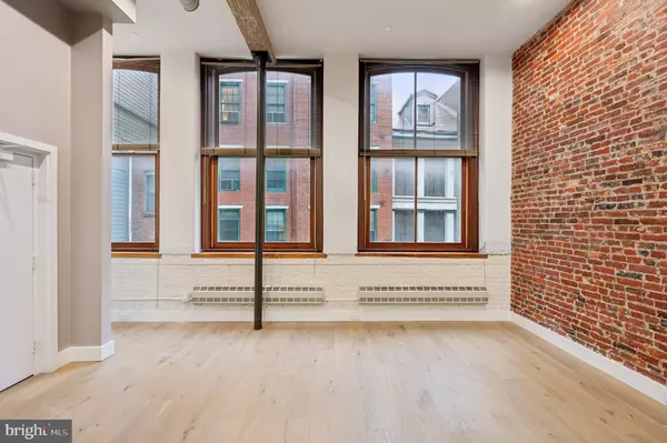 Philadelphia, PA 19106,32 STRAWBERRY STREET ST #PENTHOUSE B