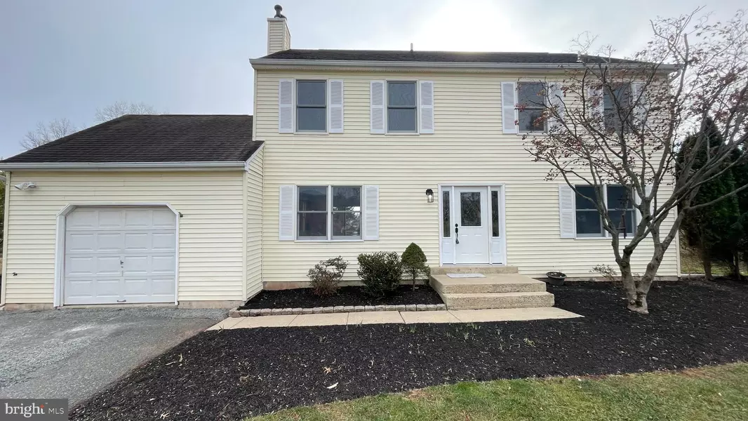 104 HAMPTON CIR, Gilbertsville, PA 19525