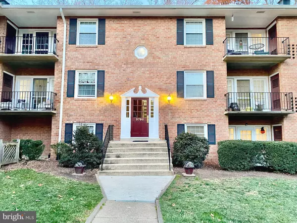 3790 LYNDHURST DR #301, Fairfax, VA 22031