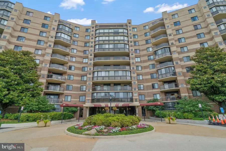 8340 GREENSBORO DR #310, Mclean, VA 22102