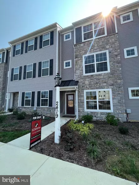 2475 SPRING WATER CIR #121, Lancaster, PA 17601