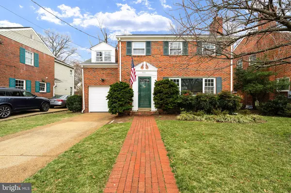 2604 CAMERON MILLS RD, Alexandria, VA 22302