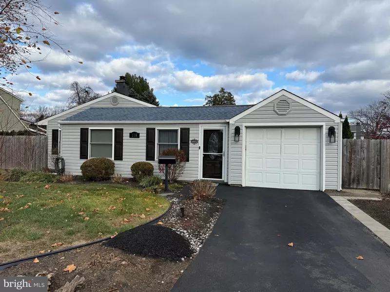 118 DEEP DALE DR E #E, Levittown, PA 19056