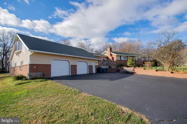 115 DOVE LN, Falling Waters, WV 25419